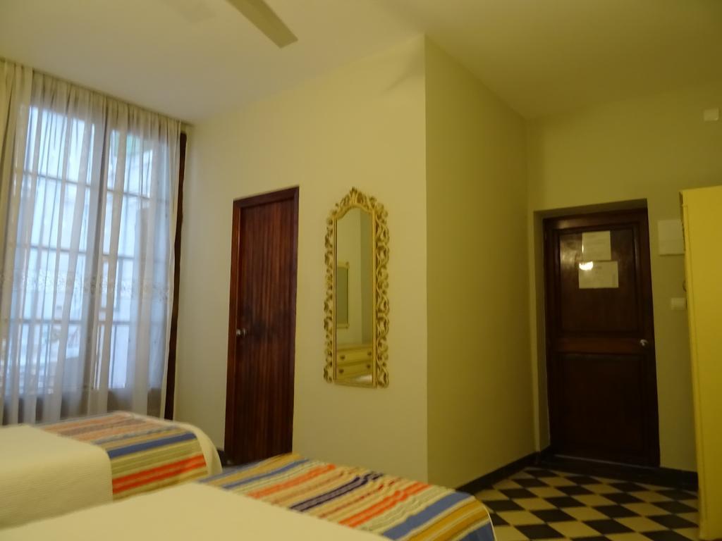 Hostal Ritzi Palma de Mallorca Zewnętrze zdjęcie